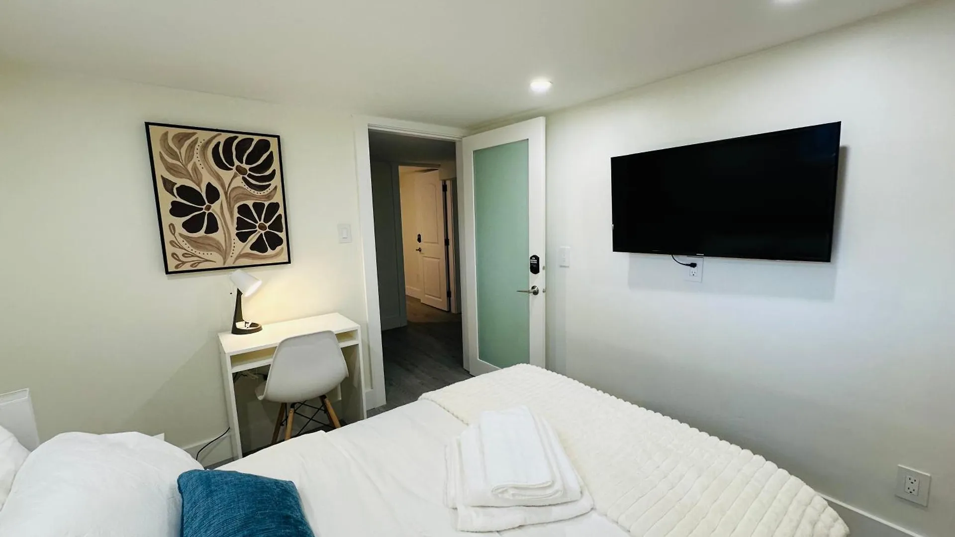 民宿 Quiet Basement Suite Steps From Quilchena Park In 溫哥華