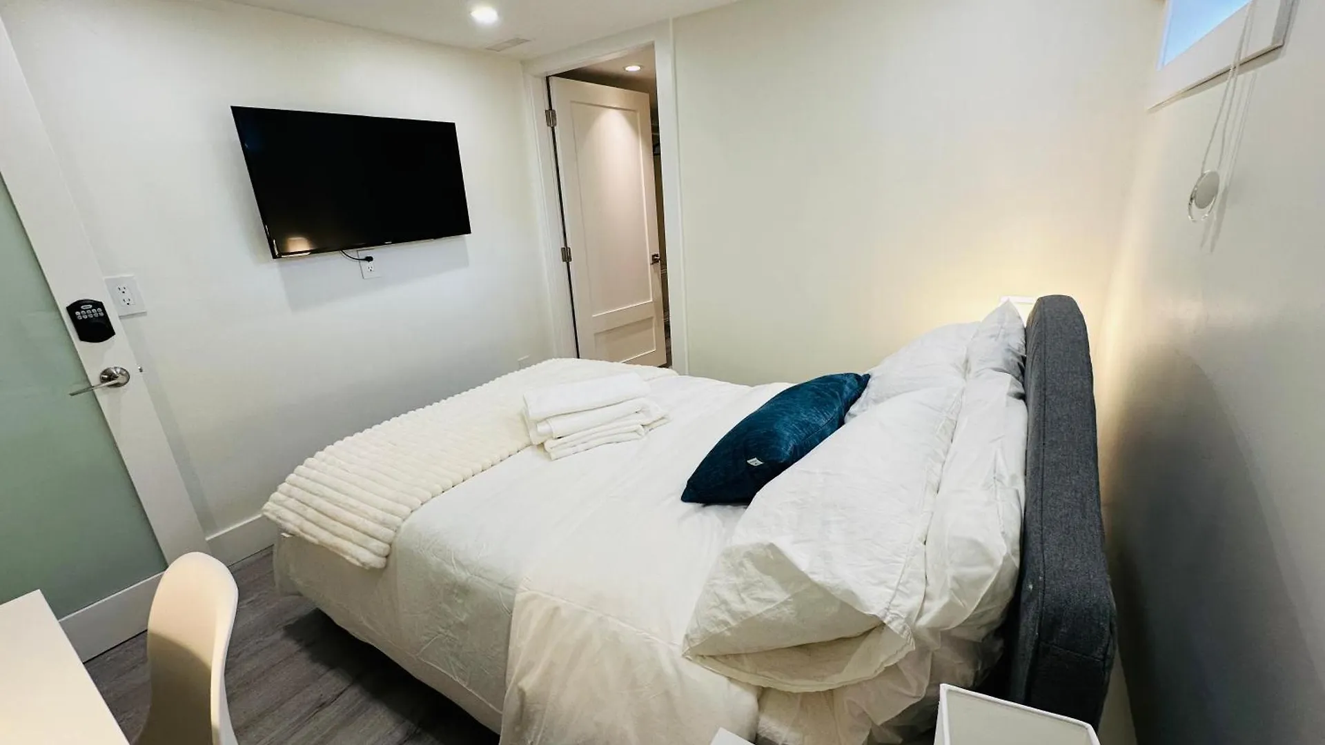 Quiet Basement Suite Steps From Quilchena Park In 溫哥華 0*,  加拿大
