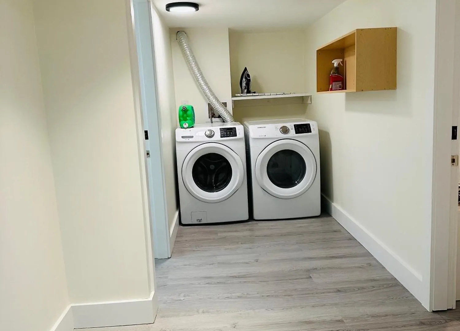 Accommodatie bij particulieren Quiet Basement Suite Steps From Quilchena Park In Vancouver Canada
